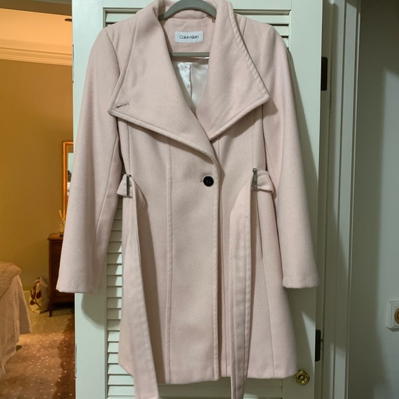 CALVIN KLEIN PINK COAT. BUTTON AND TIE CLOSURE. GOOD CONDITION SIZE SMALL - Picture 4 of 11